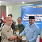 Dewan Etik AMSI menyerahkan penghargaan prestasi pengelolaan Website kepada MAN 2 Bandar Lampung. Foto: Wildanhanafi/berandalappung.com
