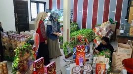 Jelang Natal 2024, Bisnis Parcel Mutia Banjir Pesanan hingga 1.000 Paket. 