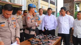 Polresta Bandar Lampung memeriksa puluhan senjata api (senpi) milik personel.