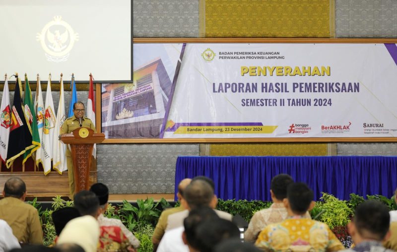 PJ Gubernur Lampung Samsudin, menerima Laporan Hasil Pemeriksaan (LHP) BPK Perwakilan Provinsi Lampung Semester II Tahun 2024 terkait Belanja Daerah Tahun Anggaran 2024.