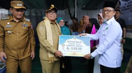 PJ Gubernur Lampung berikan bantuan Masjid tahun 2024. Foto: Biro Adpim. 