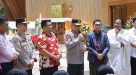 Kapolda Lampung, Irjen Pol Helmy Santika memimpin pengecekan pengamanan perayaan Misa Malam Natal ke sejumlah gereja di Kota Bandar Lampung. Foto: Ist