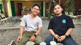 Alumni Pertanian Universitas Lampung Muhammad Aldi Kurnianta bersama Aktivis Humanika Bandar Lampung Windo P. Pratama. Foto: Arya Thahir