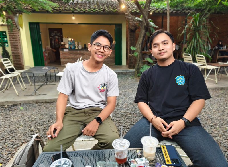 Alumni Pertanian Universitas Lampung Muhammad Aldi Kurnianta bersama Aktivis Humanika Bandar Lampung Windo P. Pratama. Foto: Arya Thahir