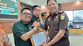 AMSI Lampung Raih Penghargaan dari Kejati Lampung atas Sinergitas Layanan Hukum. Foto: berandalappung.com
