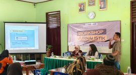 Konten Kreator media Rilis.id Kalbi Rikardo saat memaparkan materi. Foto: berandalappung.com
