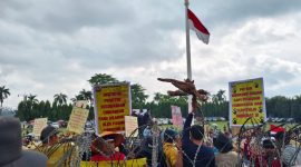 Aksi Petani singkong dari Mesuji dan Lampung Timur. Foto: Wildan hanafi/berandalappung.com