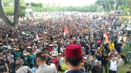 Ribuan masa aksi berhasil duduki kantor Pemprov dan DPRD Lampung. Foto: Wildanhanafi/berandalappung.com
