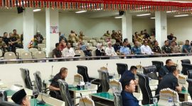 Wakil gubernur Lampung terpilih hadiri rapat paripurna DPRD Lampung. Foto: Wildanhanafi/berandalappung.com