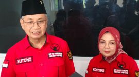 Sekertaris DPD PDIP Lampung Sutono beserta bendahara umum Kostiana disaat diwawancarai. Foto: Wildanhanafi/berandalappung.com