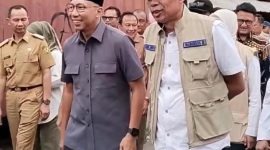 Gubernur Lampung Terpilih Rahmat Mirzani Djausal dampingi Wakil Menteri Kesehatan RI tinjau korban banjir. 