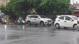 Hujan deras di jln Ahmad Yani Bandar Lampung. Foto: Wildanhanafi