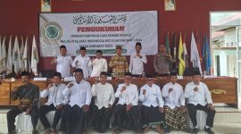 Anggota DPRD Kabupaten Pesawaran, Riza Fahlevi, menghadiri acara pengukuhan pimpinan dan komisi MUI Way Lima Pesawaran. 