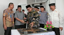 PJ gubernur Lampung Samsudin resmikan Masjid di Dispora Lampung. Foto: Biro Adpim