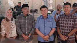 Gubernur Lampung terpilih Rahmat Mirzani Djausal beserta Batin Ulan Silaturahmi bersama Gubernur Lampung dua periode Sjachroedin ZP. 