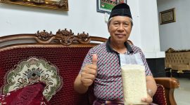 Pembina Kelompok Demonstrasi Farm Usaha Tani Inovasi Budidaya Padi Berbasis Mikroba, Profesor Wan Abbas Zakaria. Foto: Wildanhanafi/berandalappung.com