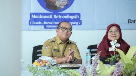 PJ Gubernur Samsudin bersama Bunda Literasi Lampung Maidawati. 