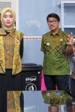 Didampingi Bupati Hamartoni, Wabup Jihan Resmikan Satuan Pelayanan Pemenuhan Gizi Yayasan Al Hidayah Mashumiyah di Desa Mulyorejo II Lampung Utara