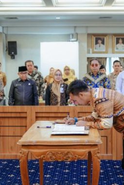Gubernur Mirza Kukuhkan Direksi Baru BUMD Wahana Raharja dan Lampung Jasa Utama