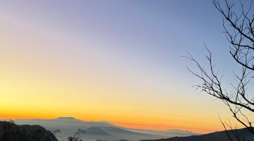 Api Kembali Terjang Kawasan TNBTS, Akses Bromo dari Malang dan Lumajang Ditutup